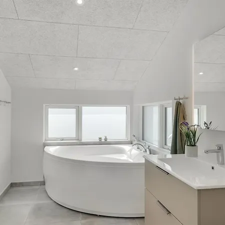 Helga - 650m From The Sea By Interhome Semesterbostad *